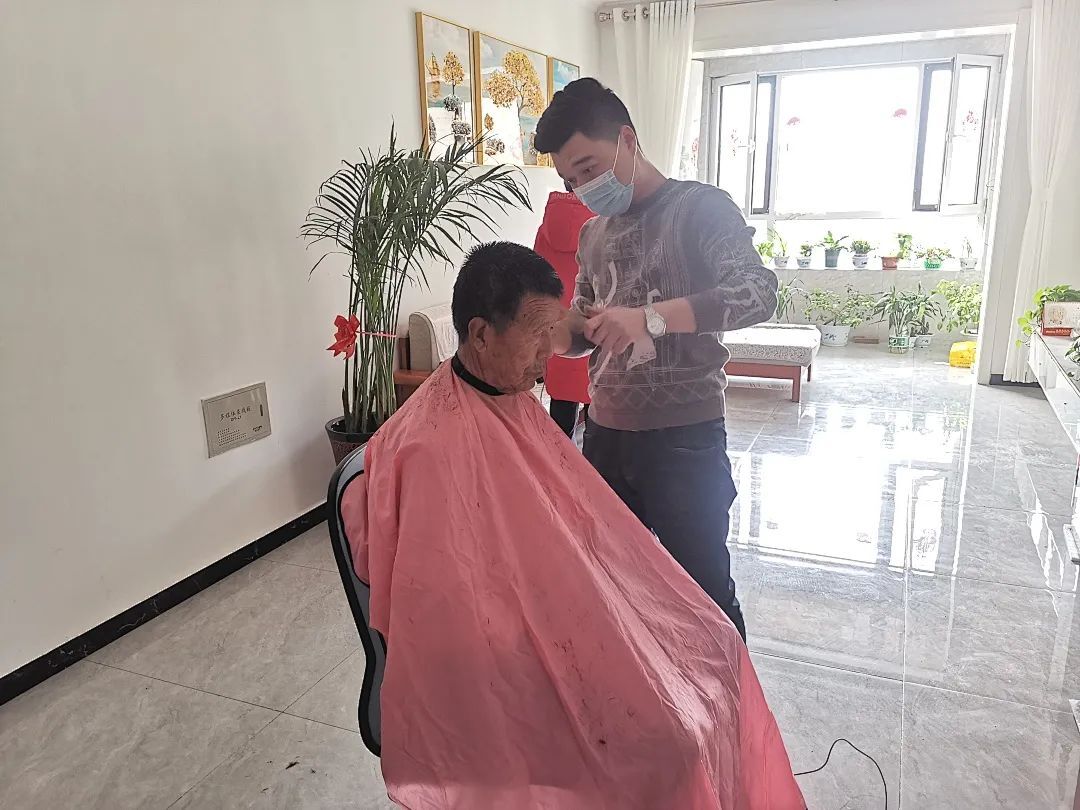 二月二、龙抬头 ▏爱心益剪暖人心 长江物业在行动