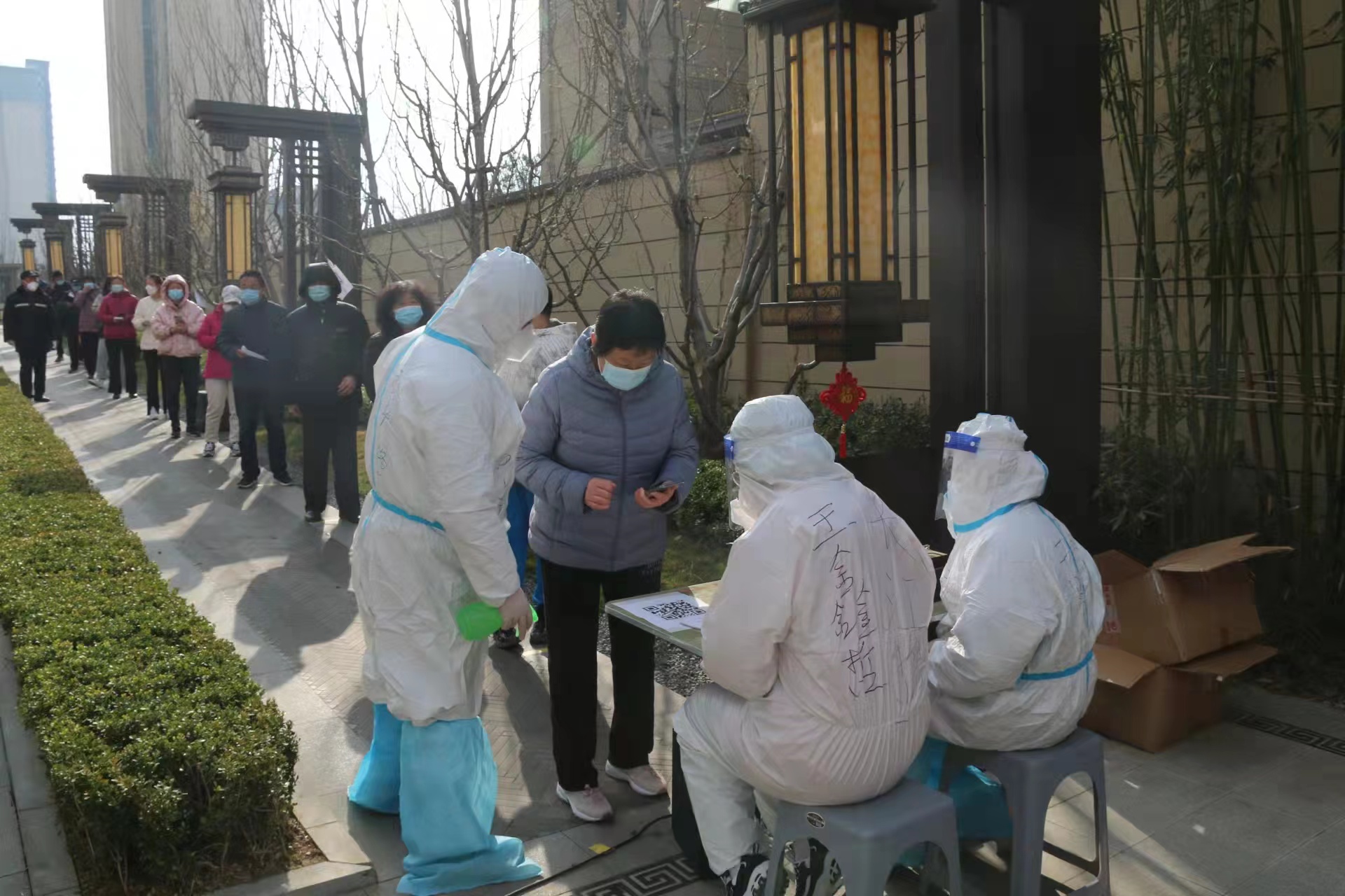 长江物业平原壹号院项目全体物业工作人员： 疫情期间24小时坚守一线