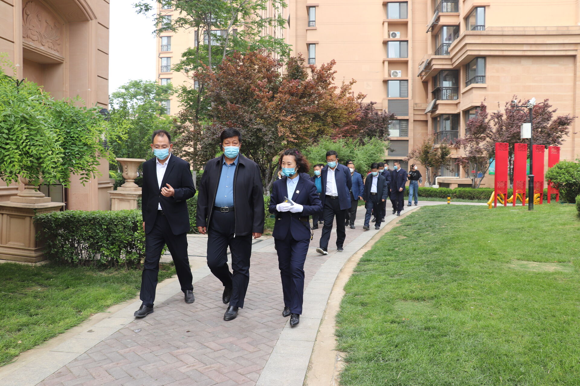 市人大常委会执法检查组到东海巴黎城调研“红色物业”创建工作