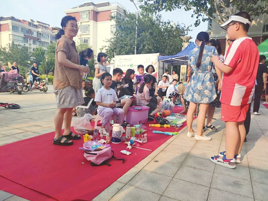 东建德州花园小区社区集市“开张” 东建德州花园小区社区集市“开张”
