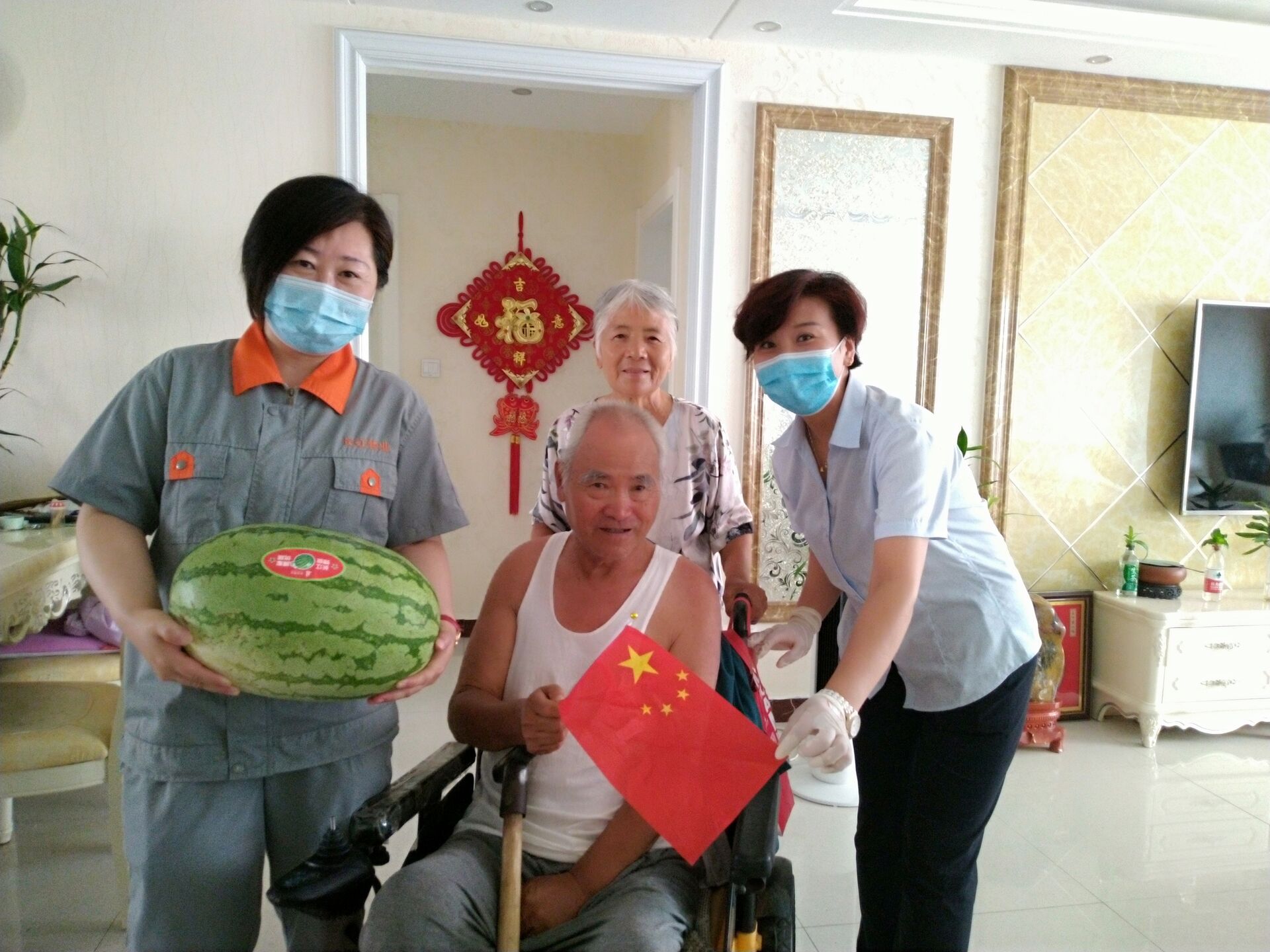 向“最可爱的人”致敬    长江物业“八一”走访慰问老兵