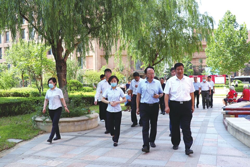 市人大常委会调研视察组到东海巴黎城调研 “红色物业”提升小区综合治理水平