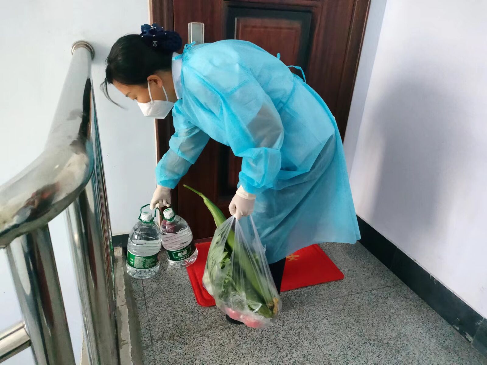 为了防控疫情，他们连续工作36小时： “我的职责就是守护大家！”