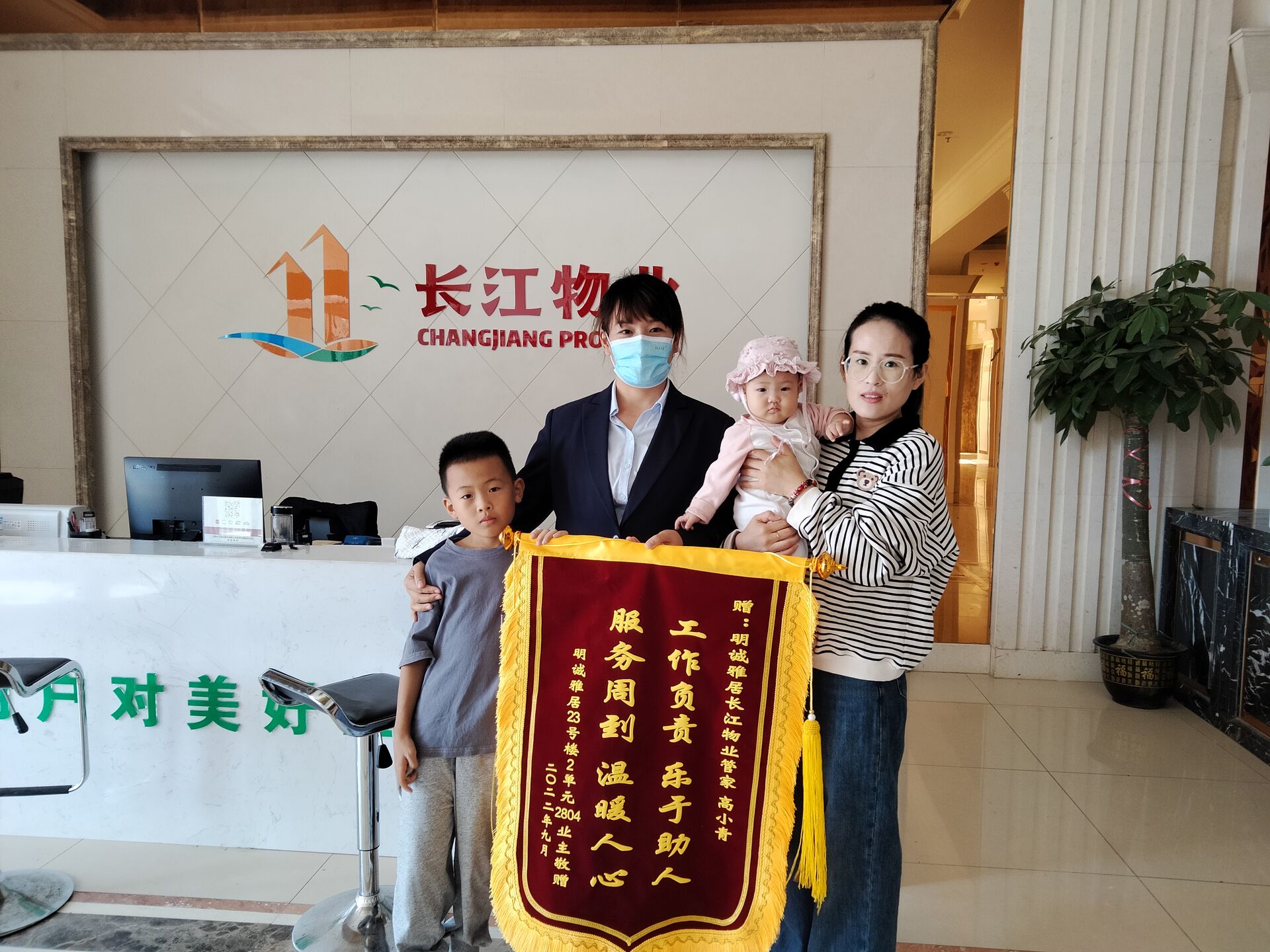 “一直是她帮我分担着家里的事”