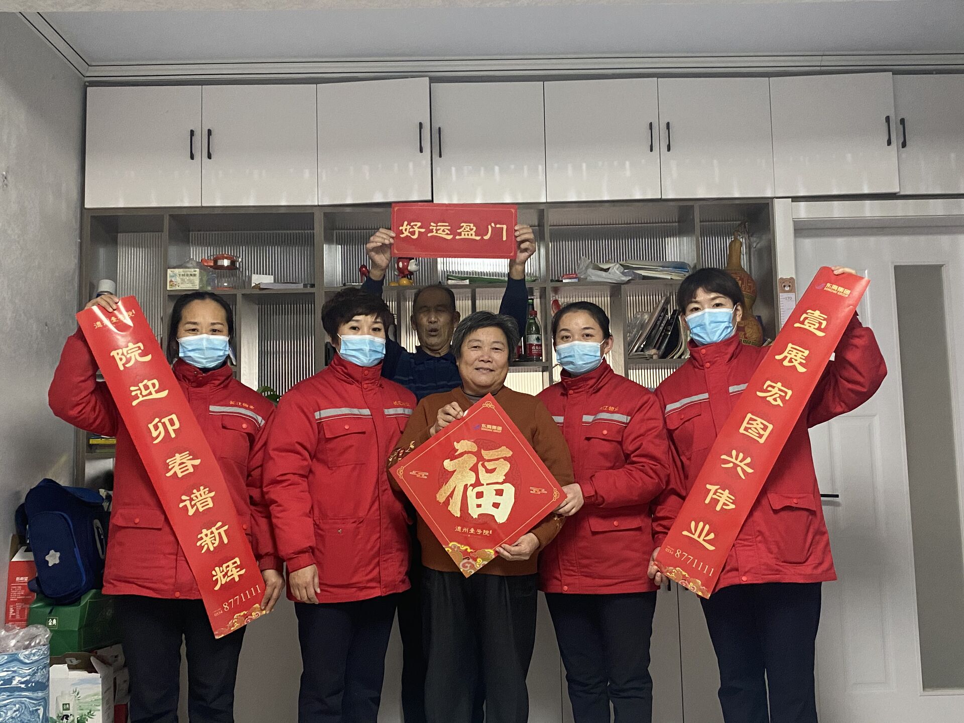 长江物业〡便民活动、贴春联、挂灯笼,把春节的仪式感拉满! 长江物业〡便民活动、贴春联、挂灯笼,把春节的仪式感拉满!