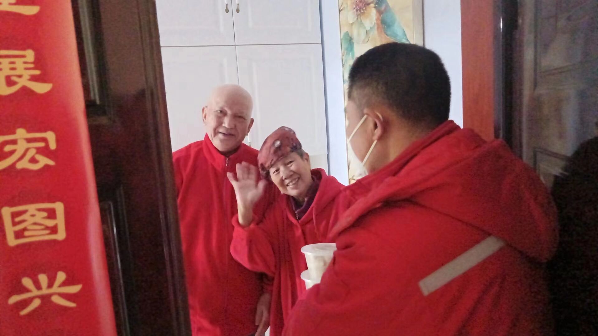 情暖除夕夜 ▏长江物业为独居老人送上暖心水饺