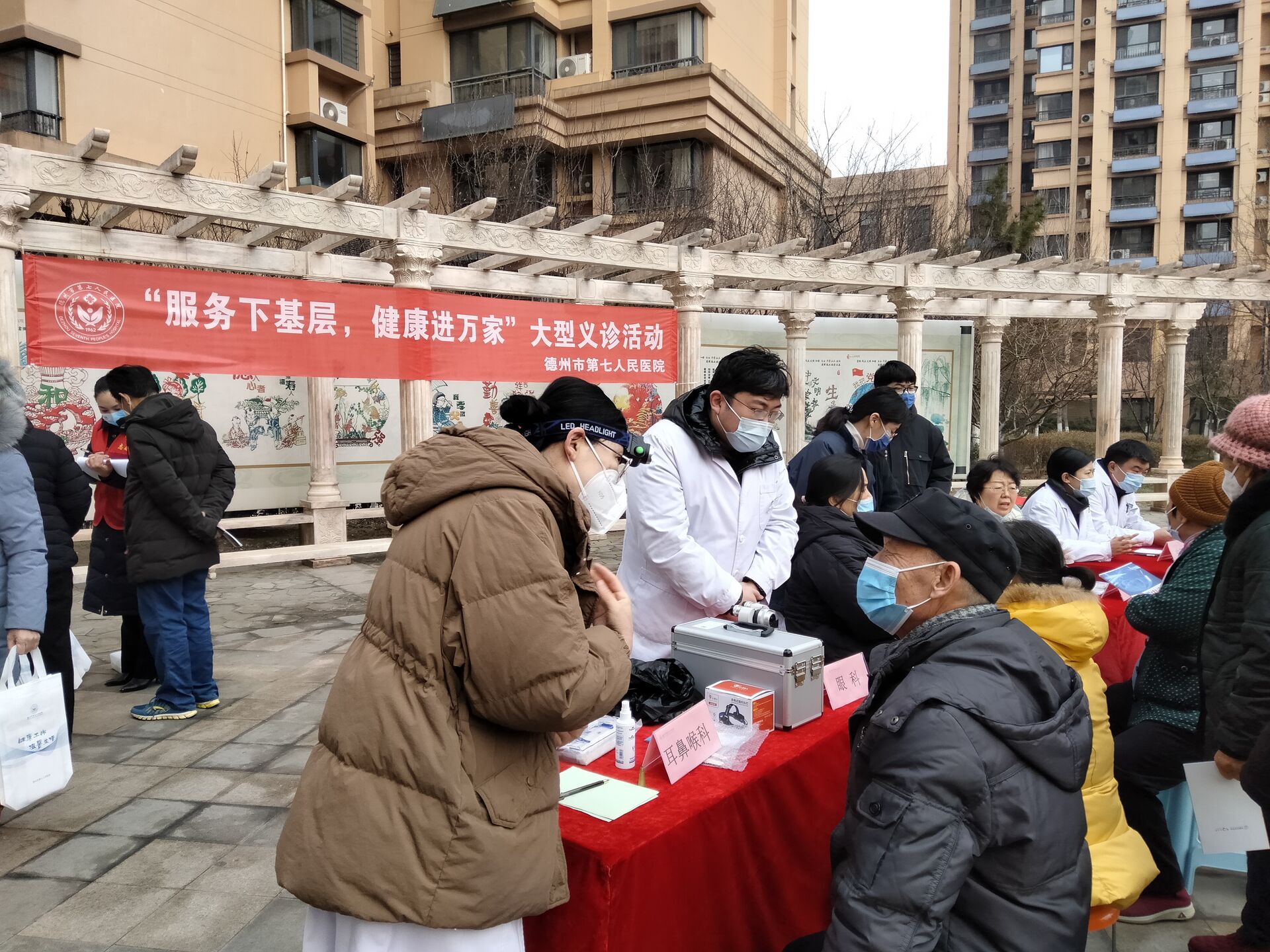 东海巴黎城：爱心义诊来到“家门口”