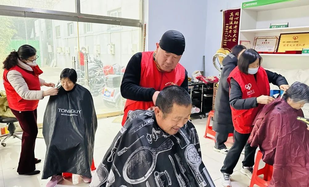 长江物业在全市党建引领“物业服务大提升 温馨和美迎新春”专项活动中斩获多项荣誉