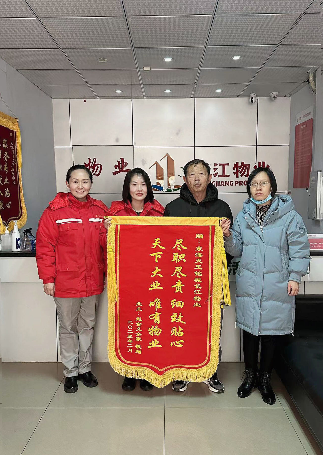 天玉铭城小区:物业管家悉心照顾晕倒老人 天玉铭城小区:物业管家悉心照顾晕倒老人