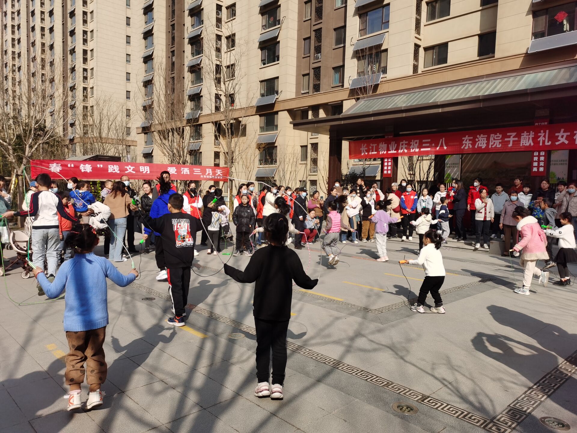 趣味比赛，健康义诊 临邑东海院子多彩活动庆祝三八节