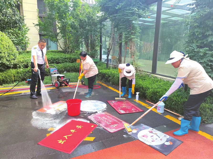 长江物业开展系列便民服务活动献礼“七一”     以“红色物业”提升居民幸福感