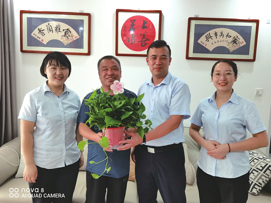 长江物业为教师业主送上节日礼物 暖心的祝福送给暖心的你