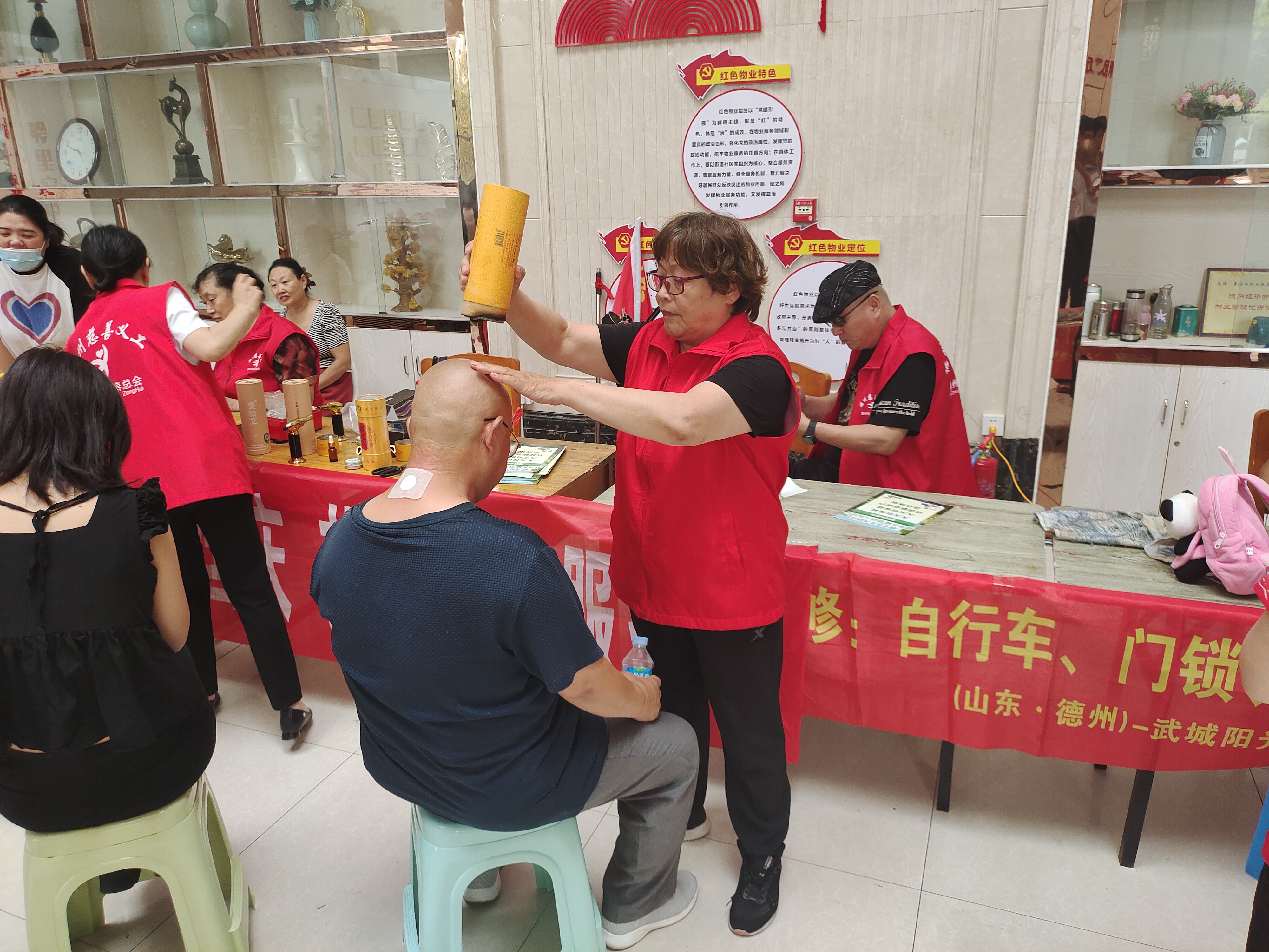 便民活动+公益晚会“这个周末真愉快”