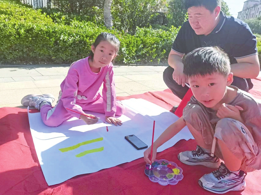 东海福满园：  童心绘祝福，七彩迎国庆