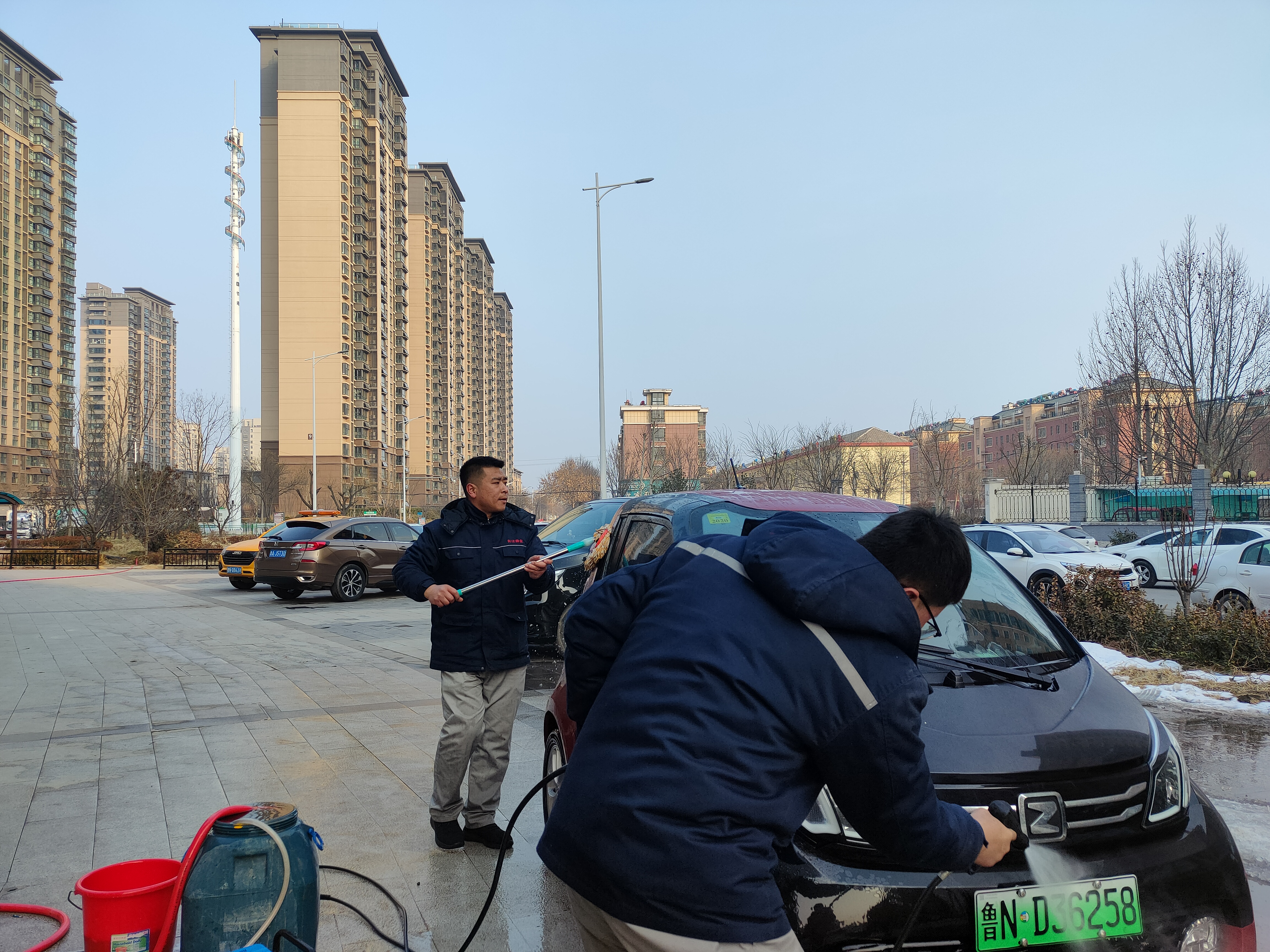 “洗事”临门 幸福到家 春节前物业为业主免费洗车50余辆 “洗事”临门 幸福到家 春节前物业为业主免费洗车50余辆