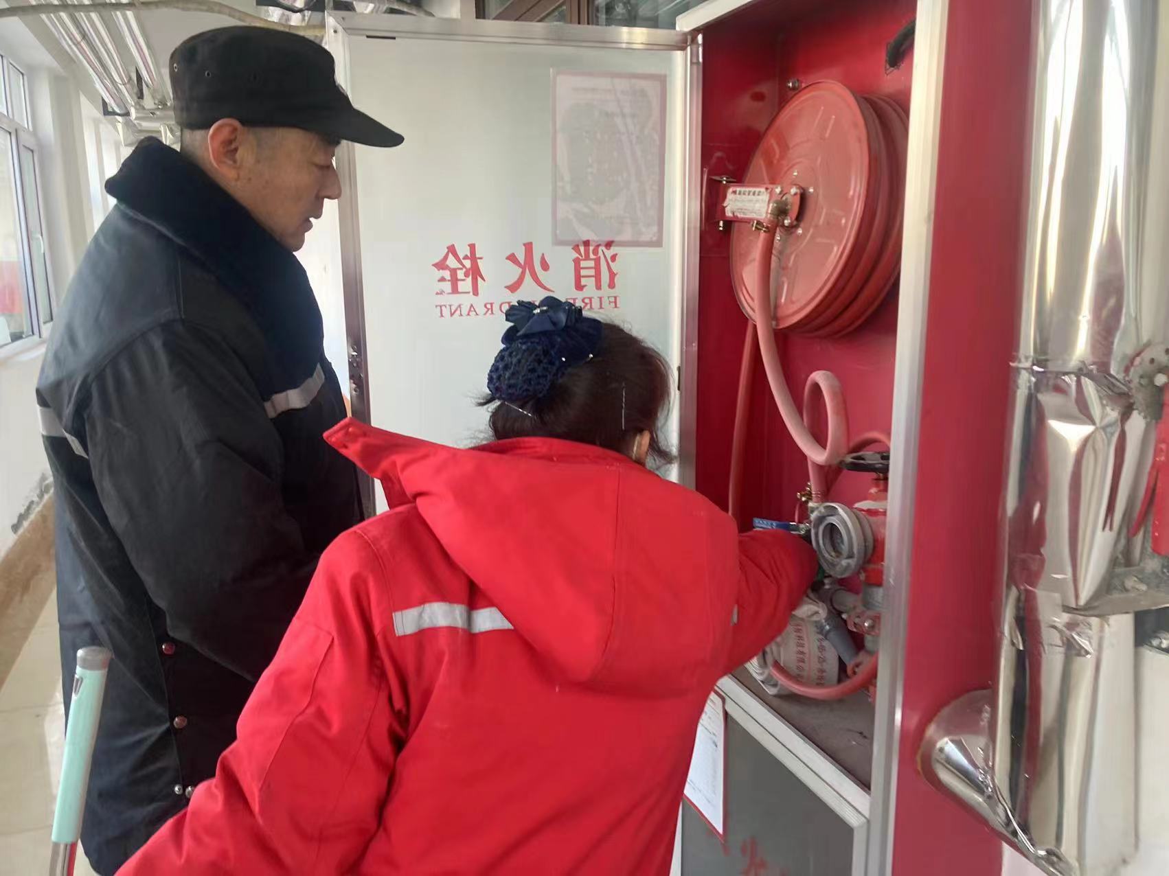 春节坚守在岗 守千家万户团圆