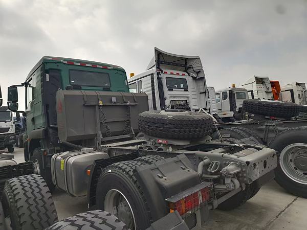 HOWO TX 4×2 Tractor (3)