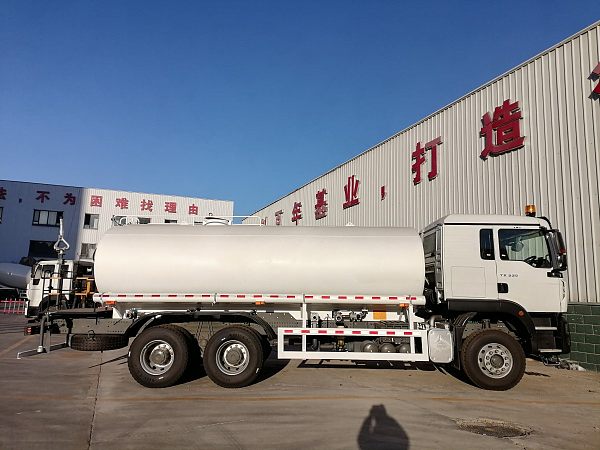 HOWO TX Water truck