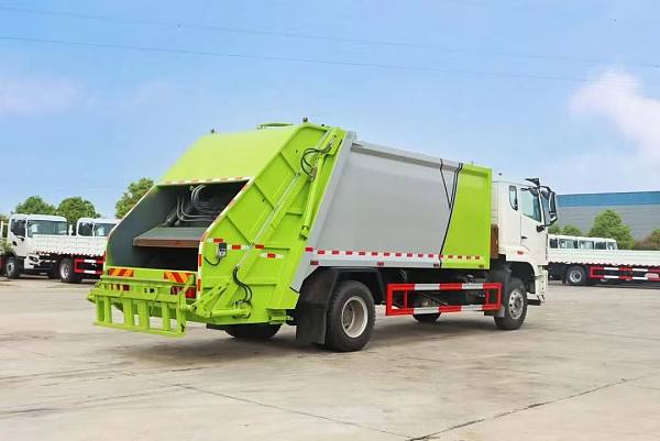garbage truck right rear