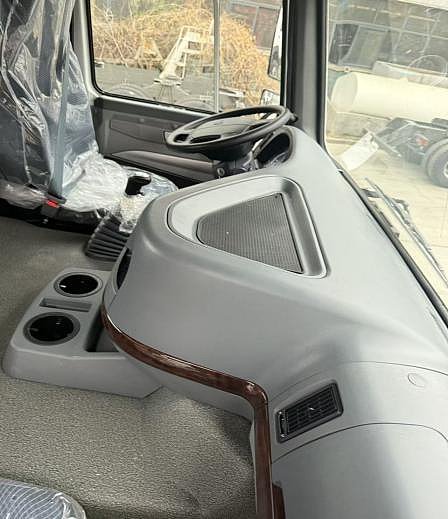 HOWO 8×4 fuel tanker (3)