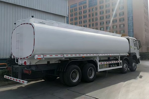 HOWO 8×4 fuel tanker (5)
