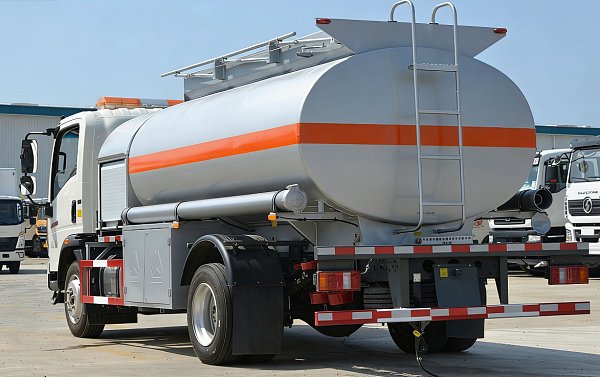 Light-duty fuel truck