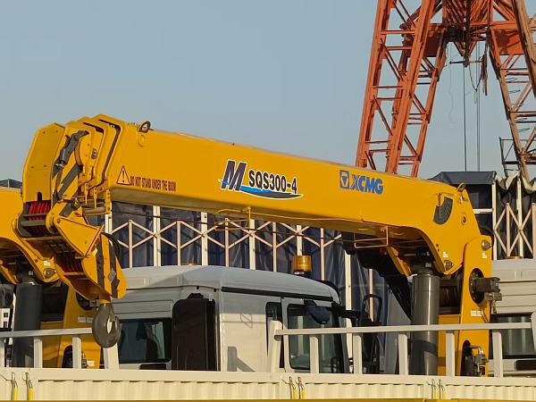 HOWO TX 6×4 crane truck (2)