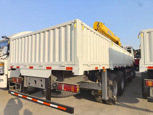 HOWO TX 8×4 Crane Truck (3)
