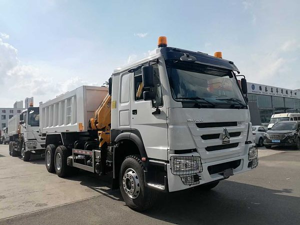 Knuckle Arm Crane Truck