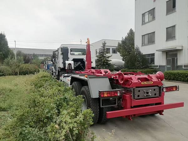 Hook Lift Garbage Truck