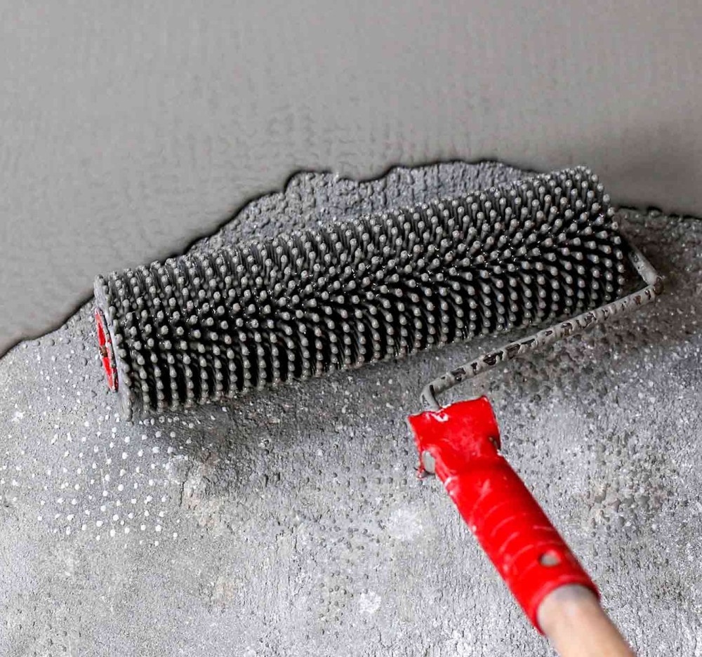 Cement-based leveling mortar