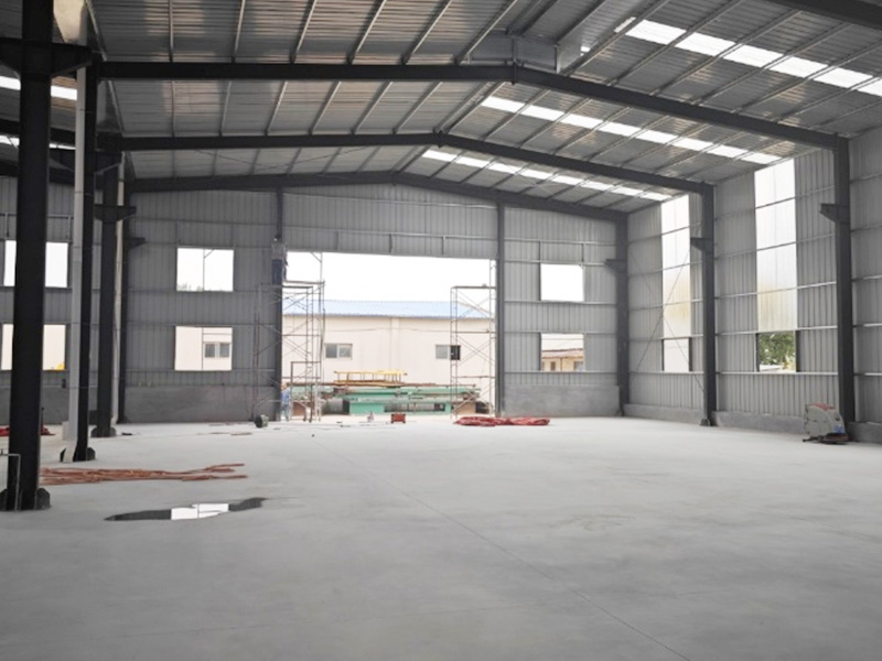 层压板车间建设进展顺利 主体框架完成搭建