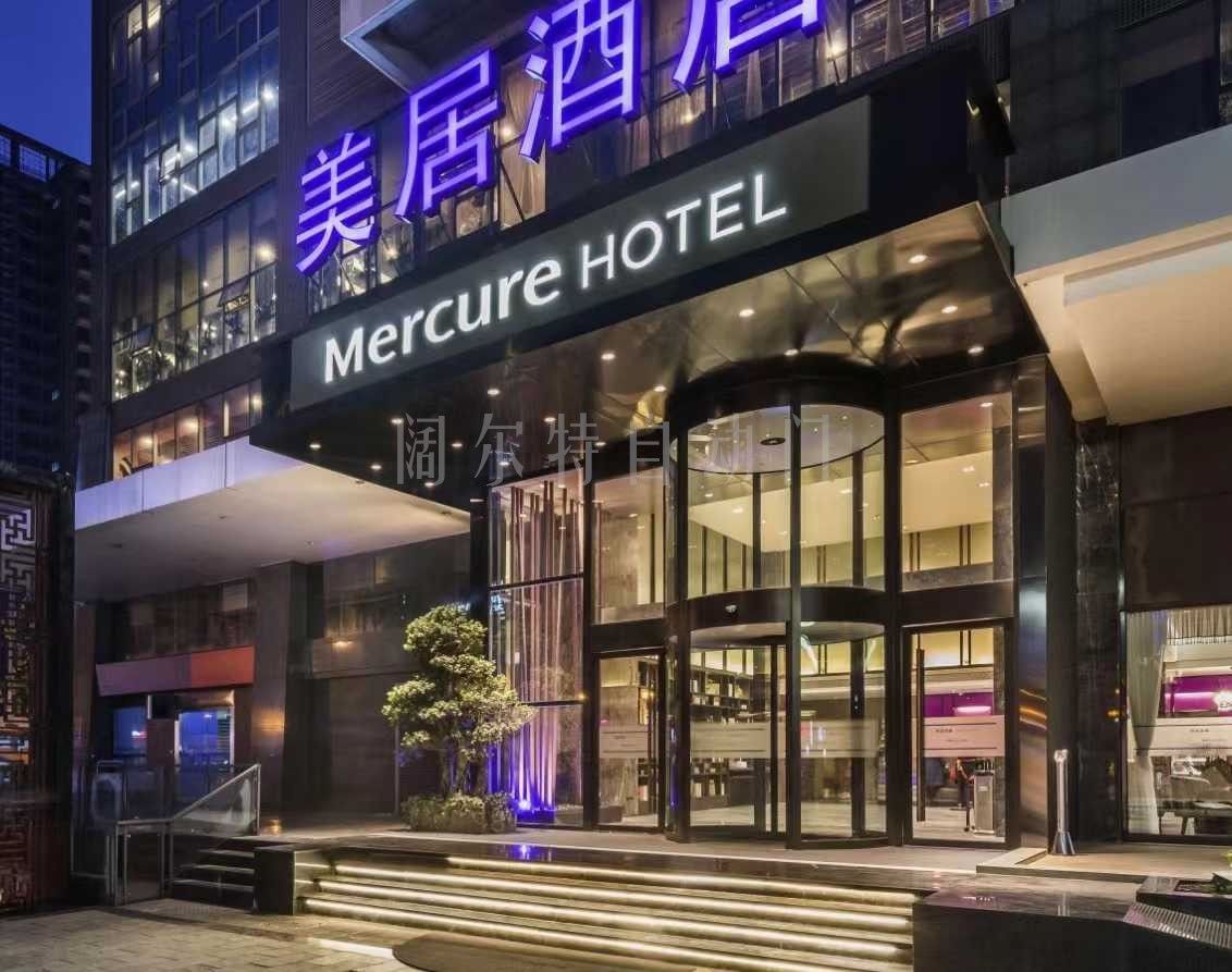 三翼旋转门