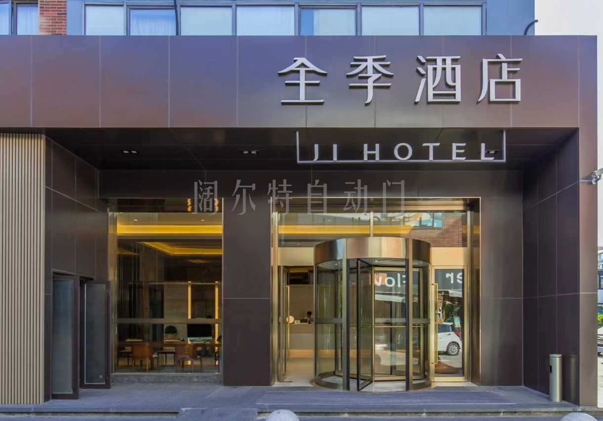 三翼旋转门