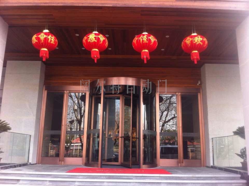 三翼旋转门