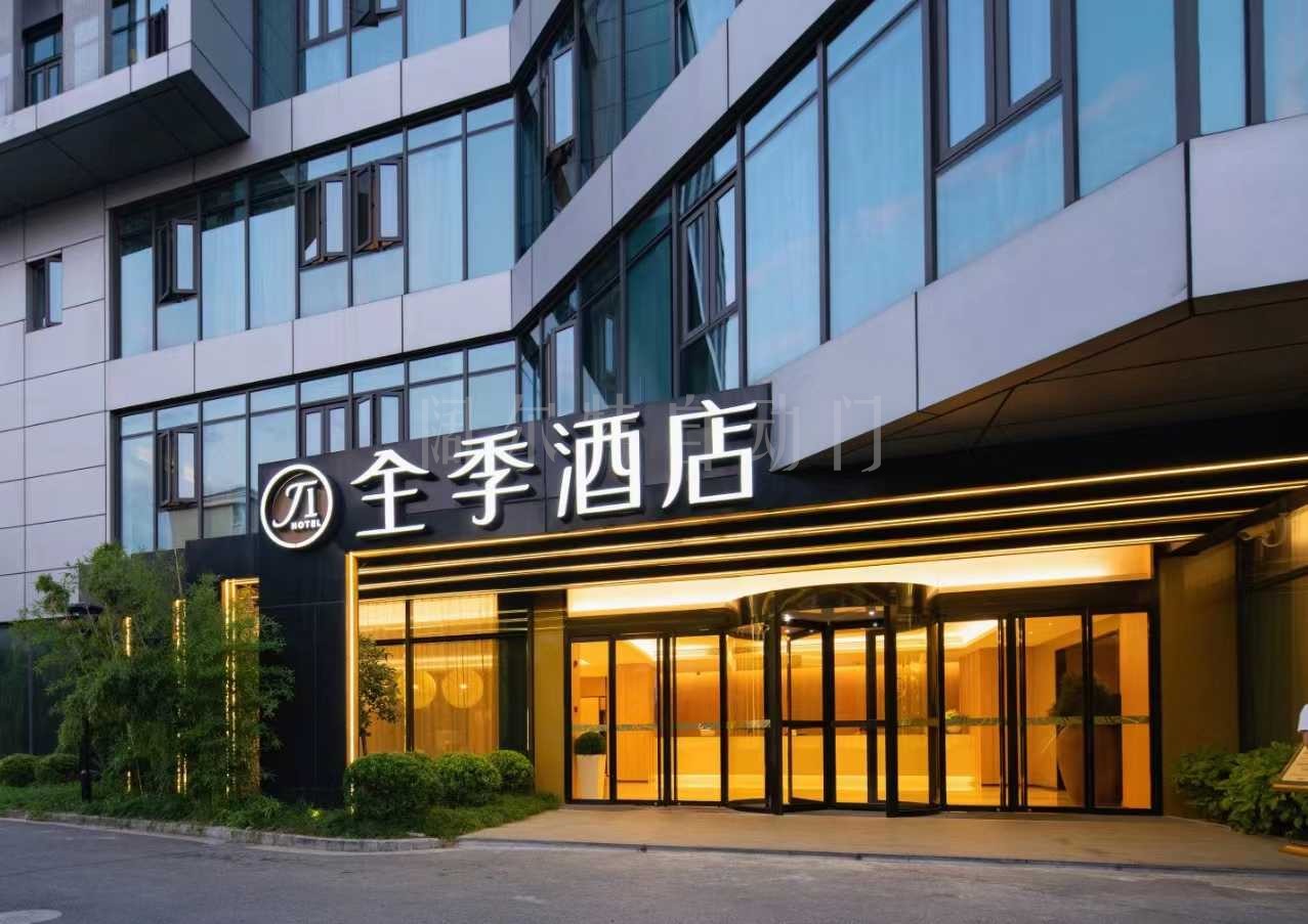 三翼旋转门