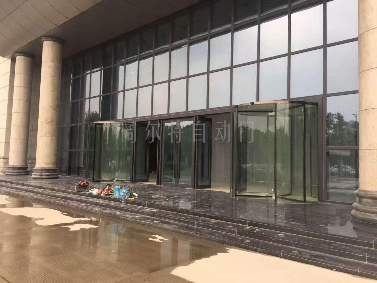 水晶旋转门
