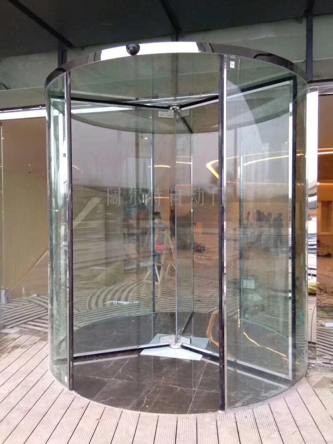 水晶旋转门