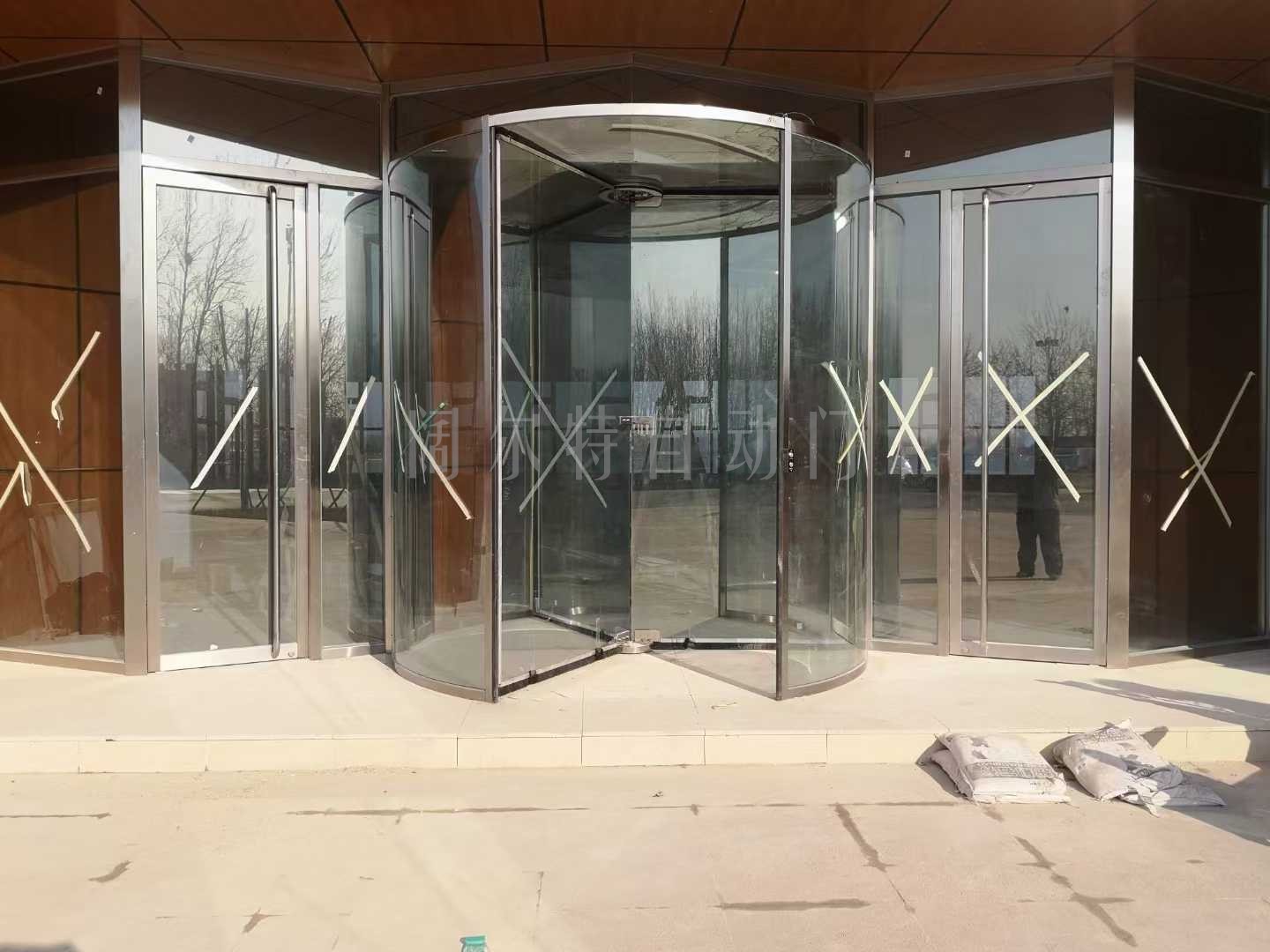 水晶旋转门