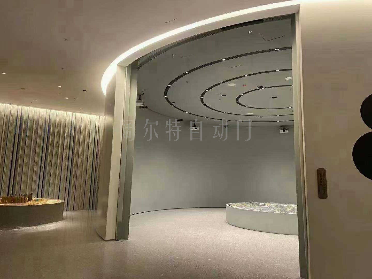 弧形自动门
