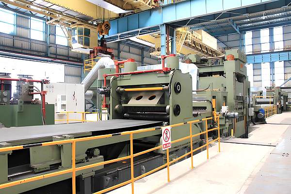 Горячекатаный лист перемещает линию среза