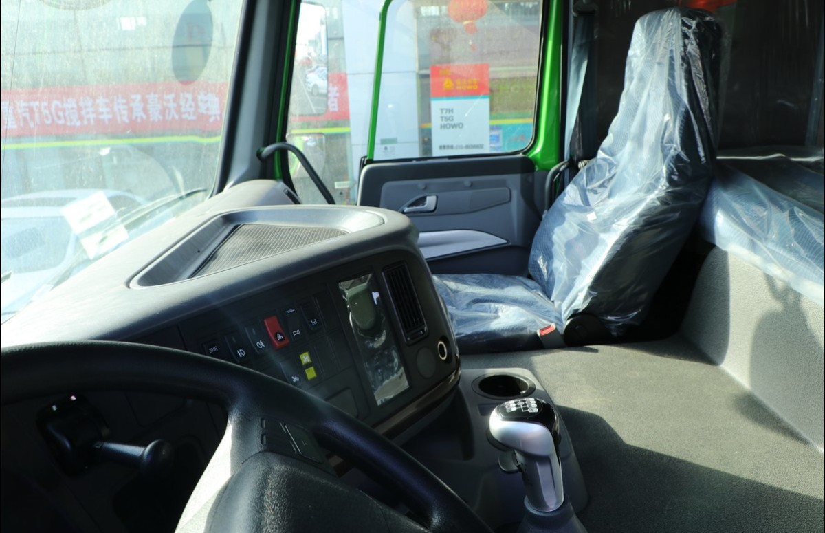 HOWO 6×4 400HP DUMP TRUCK (2)