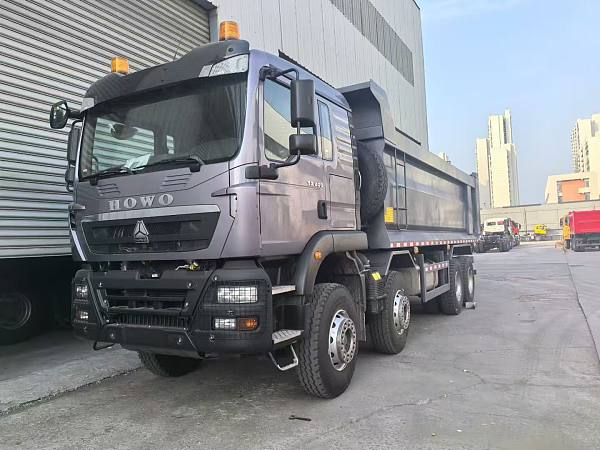Camion-benne HOWO TX 8×4 (1)