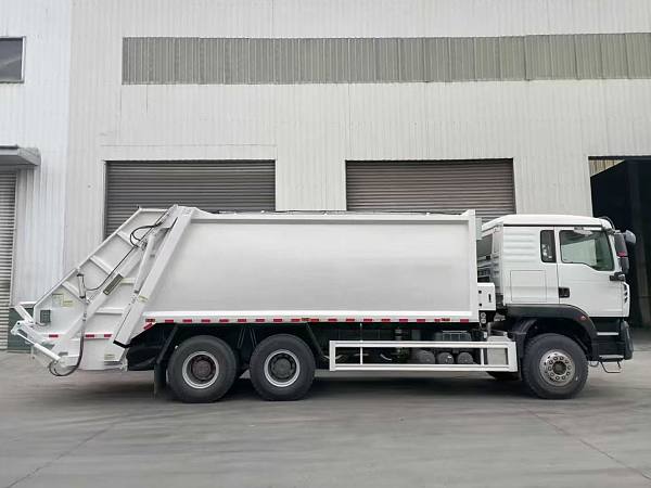 Camion de collecte des déchets HOWO TX