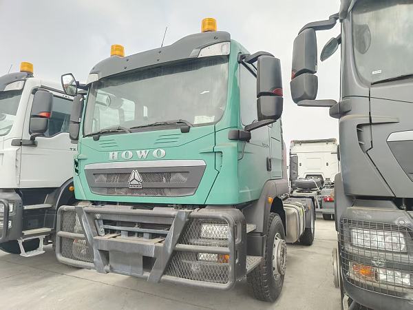Tracteur HOWO TX 4×2 (4)