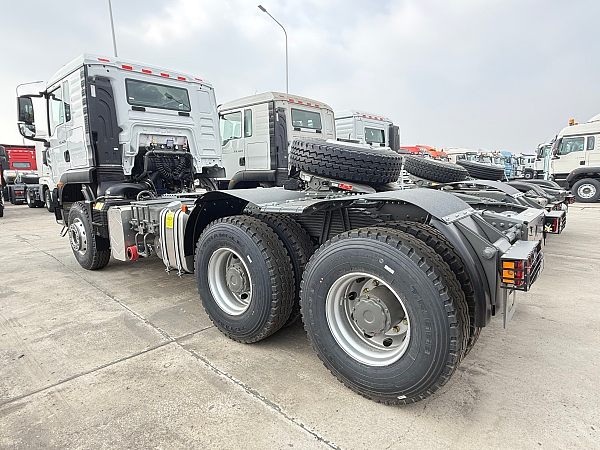 Tracteur HOWO TX 6×4 (3)
