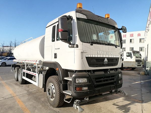 Camion-citerne HOWO TX 6×4