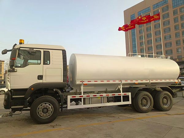Camion-citerne HOWO TX