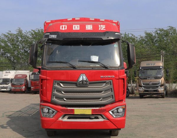Partie avant d'un camion de transport de marchandises