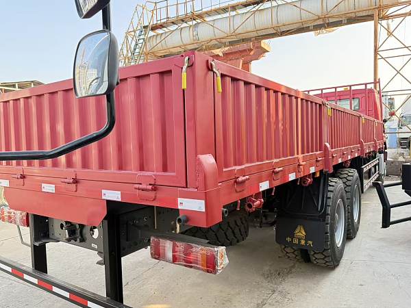 Arrière droit d'un camion à plateau